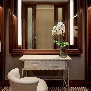 Deluxe King Room Mobility Access